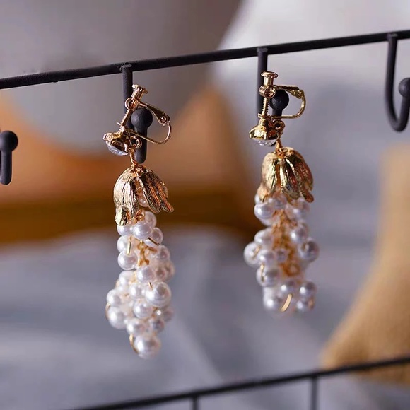 Bohemian Cascade Champagne Grape Pearl Crystal Gold Clip Earrings - Picture 5 of 5